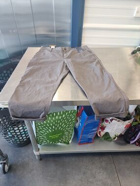 GAP Straight Leg Pants in Taupe